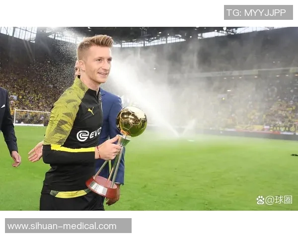 突发！多特蒙德宣布将离队，球迷不舍告别